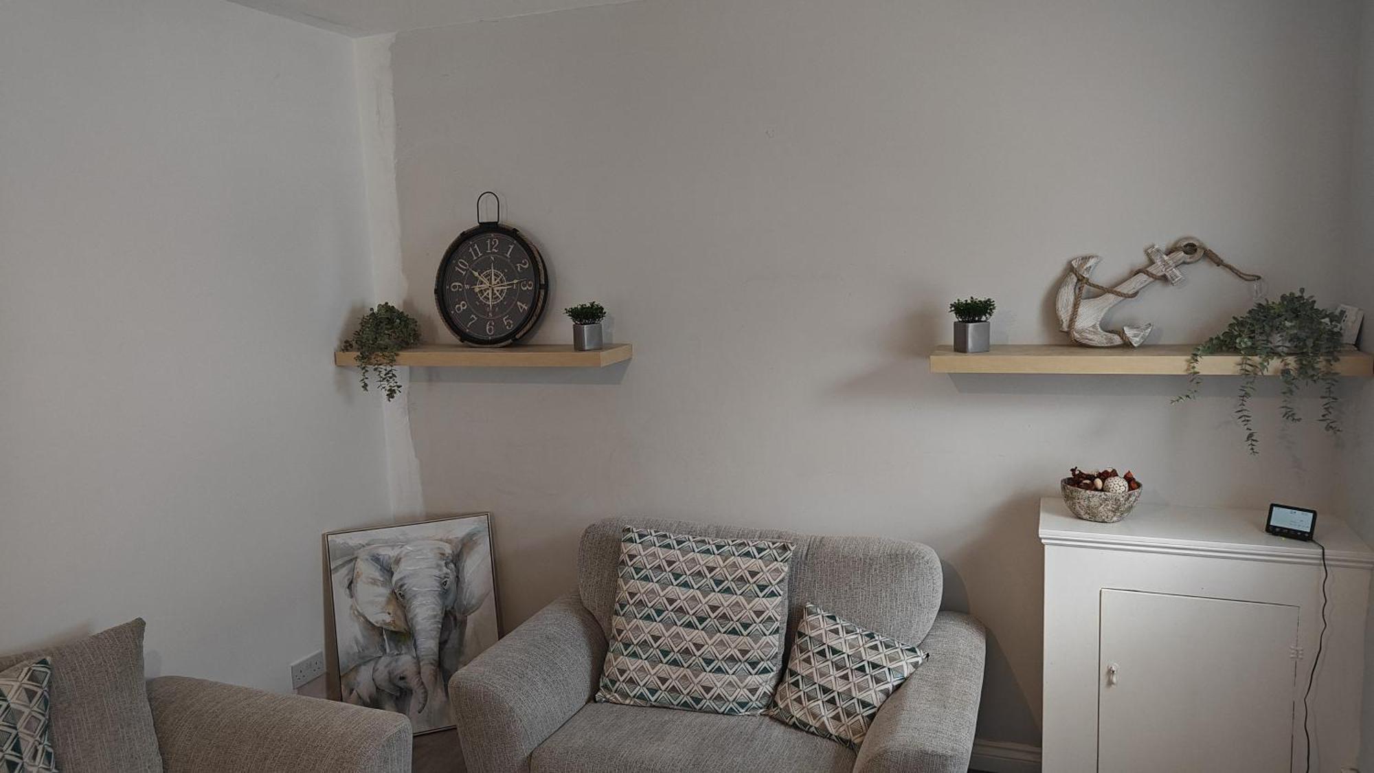 Improved Private House In Central Location Портсмът Екстериор снимка